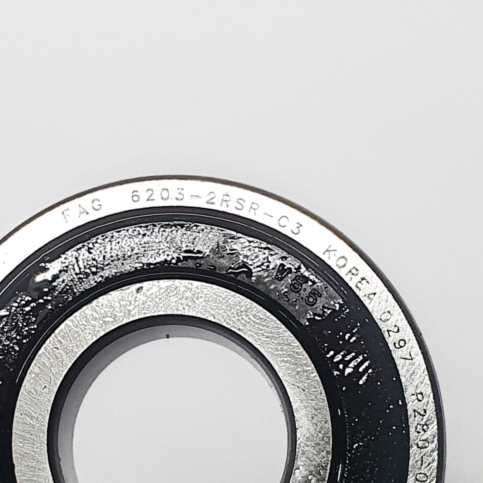 Hochleistungs-Rillenkugellager 6003-18-2RS (18x35x10 mm), DIN 625-1 beidseitig abgedichtet mit 2RS-Dichtscheiben NBR für Welle Durchmesser 18mm. | Sturm Kugellager Shop